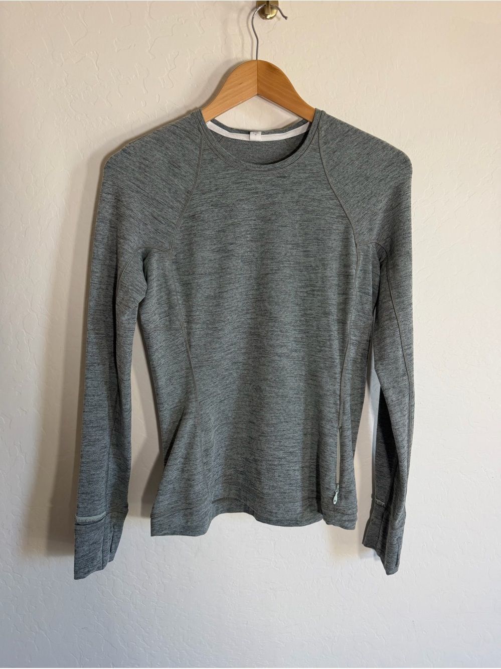 Lululemon Run Swiftly Tech Long Sleeve Shirt Grey Heather Size 8 Zipper Pocket